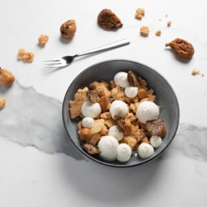 Mousse di ricotta, fichi caramellati, mou salato, croccante alla vaniglia
