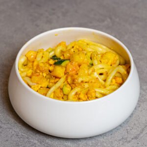 Udon con zucchine, gamberi e zafferano